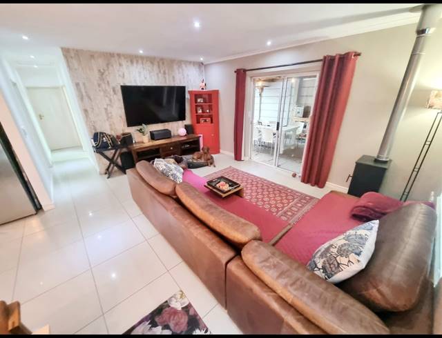 3 BEDROOM HOUSE SOLD IN SONSTRAAL HEIGHTS